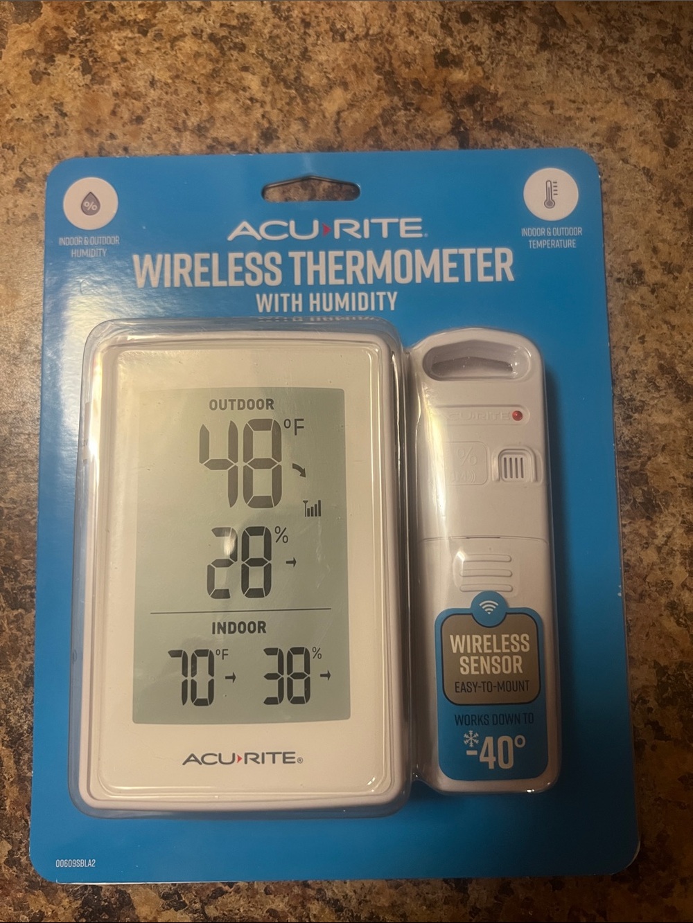 New in Box Acu Rite Wireless Thermometer with Humidity - White